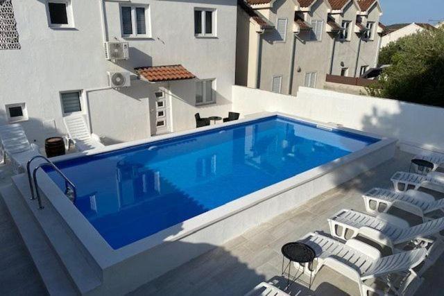 Sea-Views Brazza Apartments With Private Pool Милна Экстерьер фото