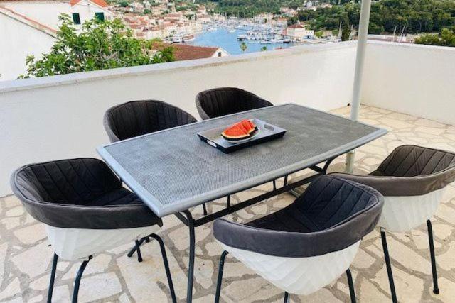 Sea-Views Brazza Apartments With Private Pool Милна Экстерьер фото