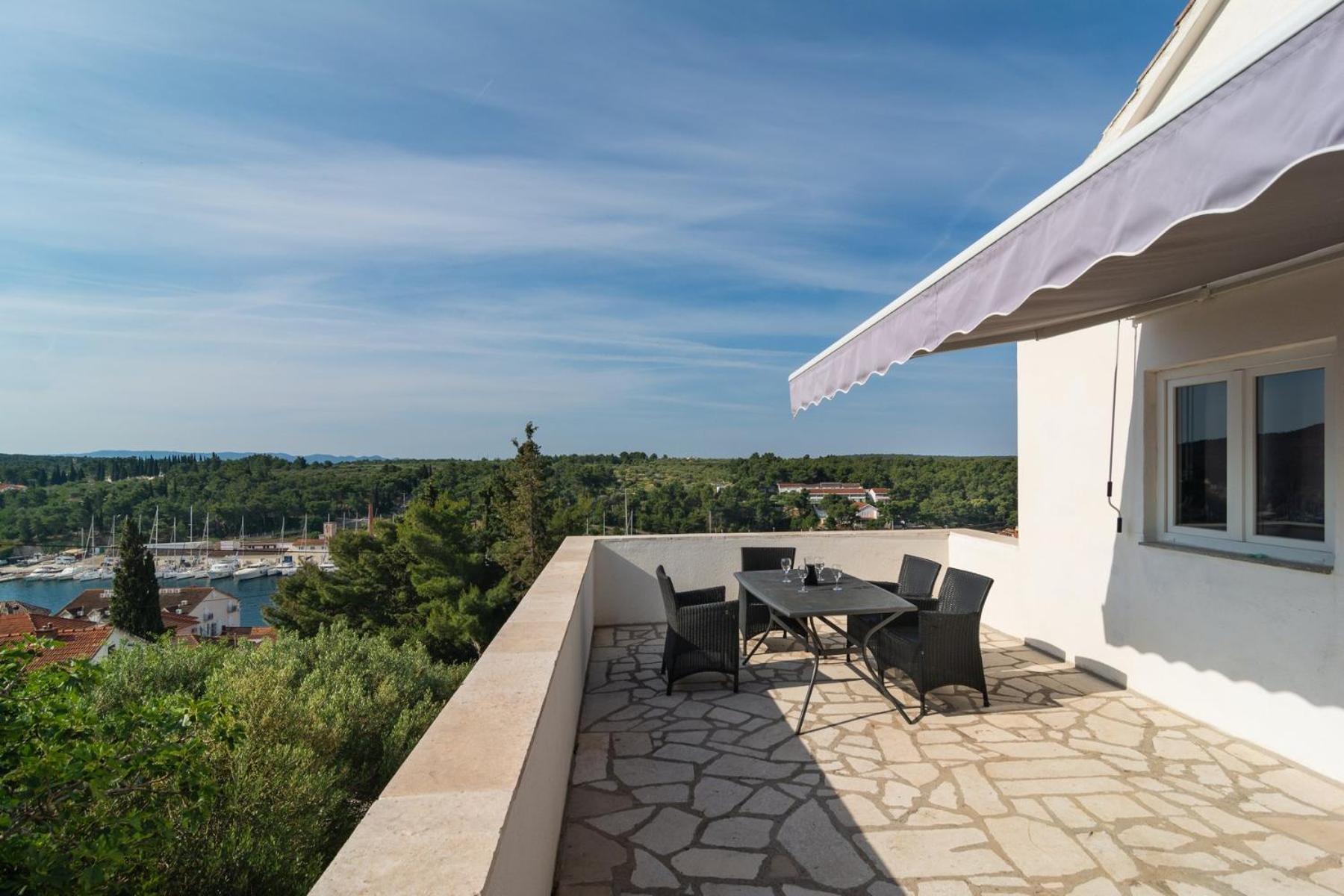 Sea-Views Brazza Apartments With Private Pool Милна Экстерьер фото